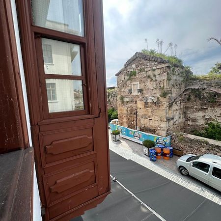 Lords Hostel & Pub Анталия Екстериор снимка