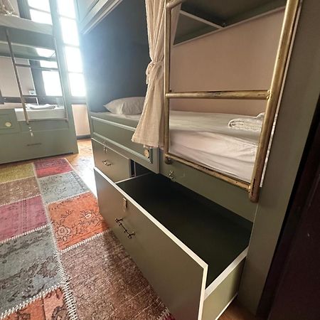 Lords Hostel & Pub Анталия Екстериор снимка