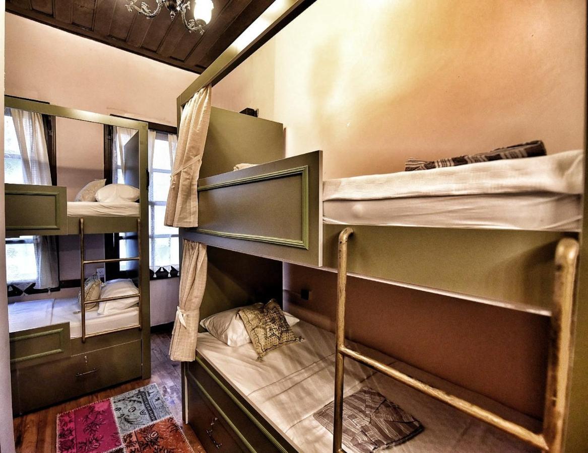 Lords Hostel & Pub Анталия Екстериор снимка