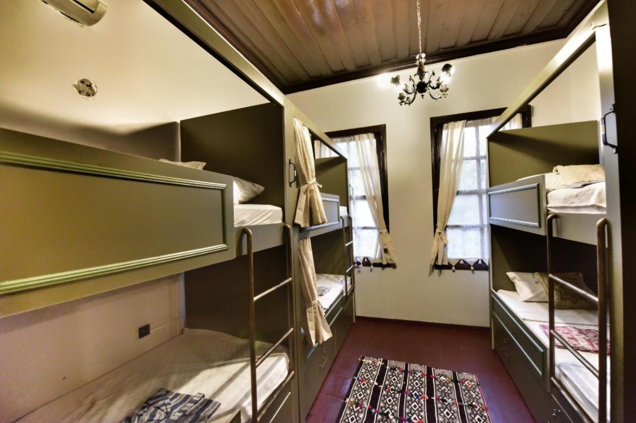 Lords Hostel & Pub Анталия Екстериор снимка