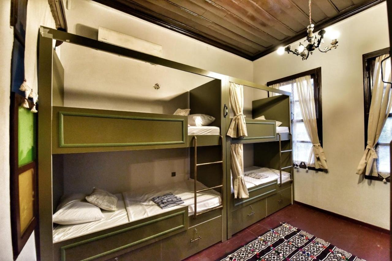 Lords Hostel & Pub Анталия Екстериор снимка