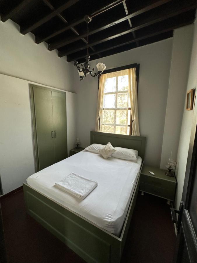Lords Hostel & Pub Анталия Екстериор снимка